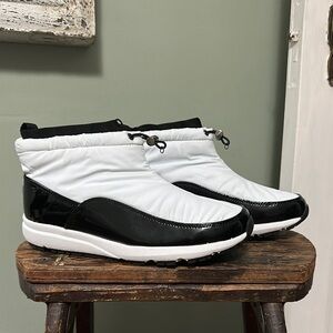 Sporto Tracy Black and White Pull-On Waterproof Winter Sneaker Boots